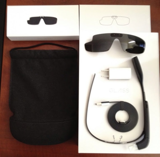 谷歌眼鏡開箱視頻曝光：5種顏色還附送遮陽鏡