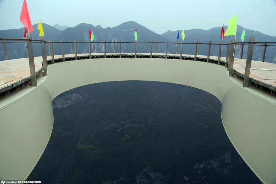 Chongqing builds record-breaking transparent skywalk