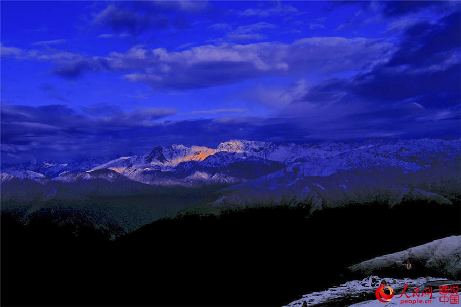 Mysterious 'sky road' in Mount Dawagengzha