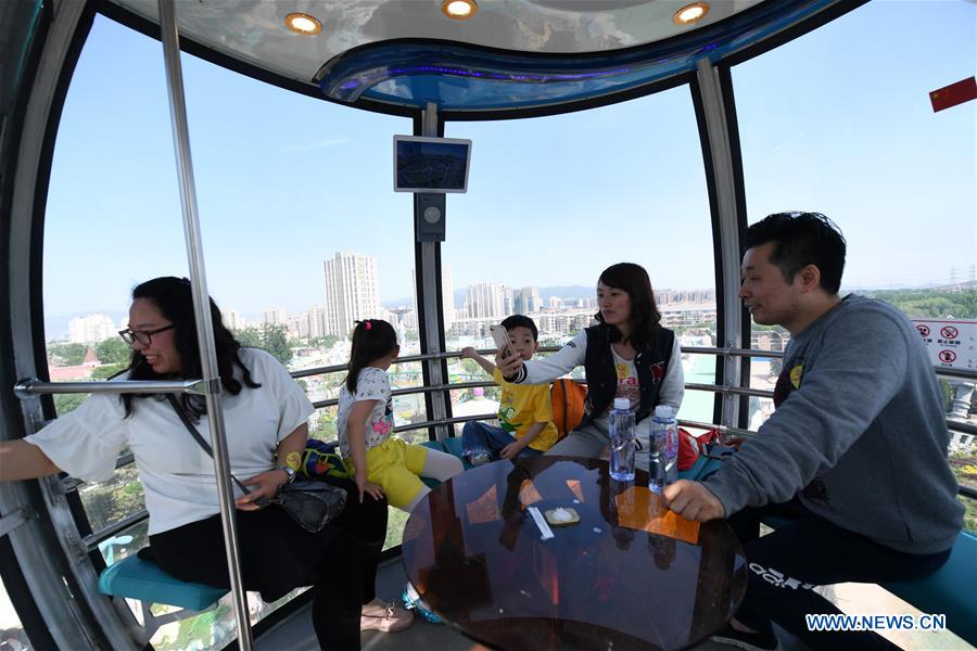 New ferris wheel put in use at Shijingshan Amusement Park in Beijing