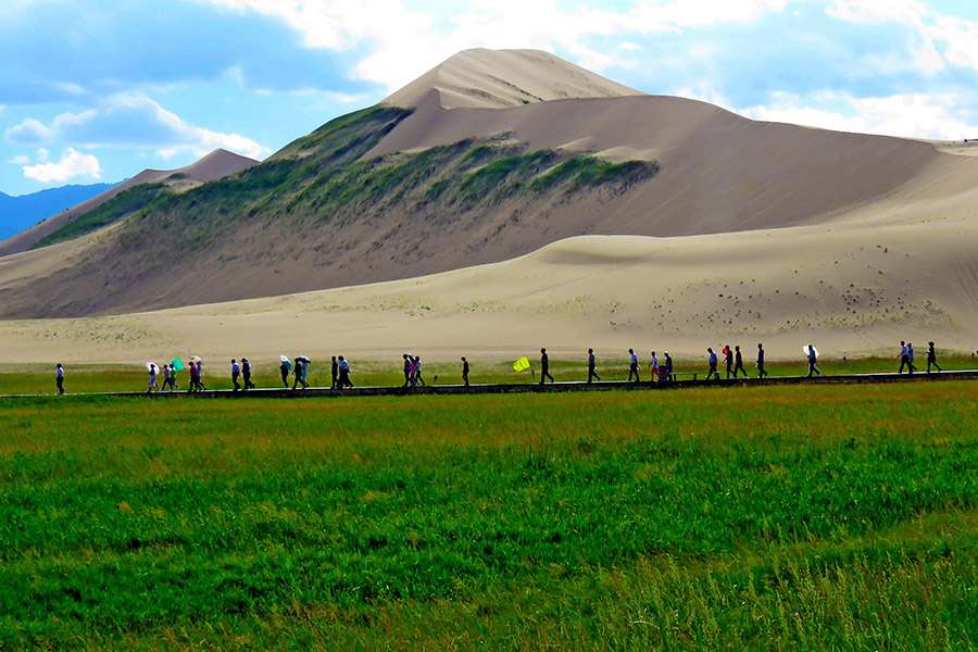 Mingshashan, a popular summer getaway
