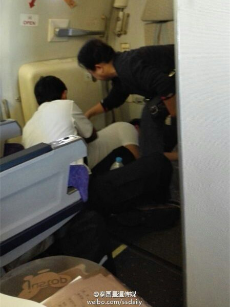 Hippo jumps from moving truck, startling locals