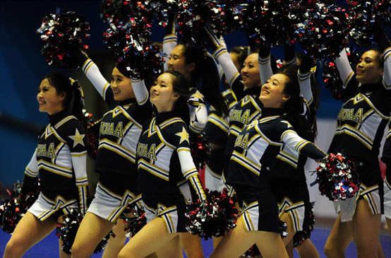 特步中國大學生足球啦啦隊炫舞賽場 綻放青春與夢想