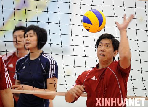 王寶泉“魔鬼訓練” 新女排首次公開訓練