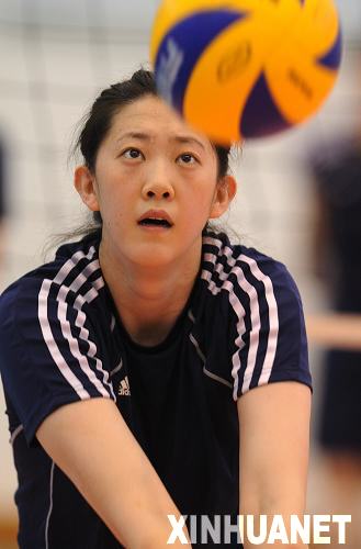 王寶泉“魔鬼訓(xùn)練” 新女排首次公開訓(xùn)練