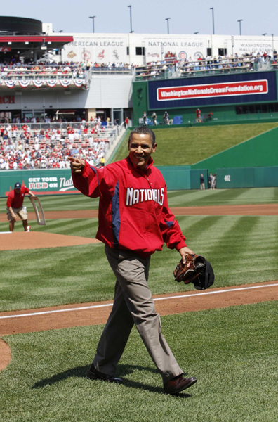 美國總統奧巴馬為職棒聯賽開球