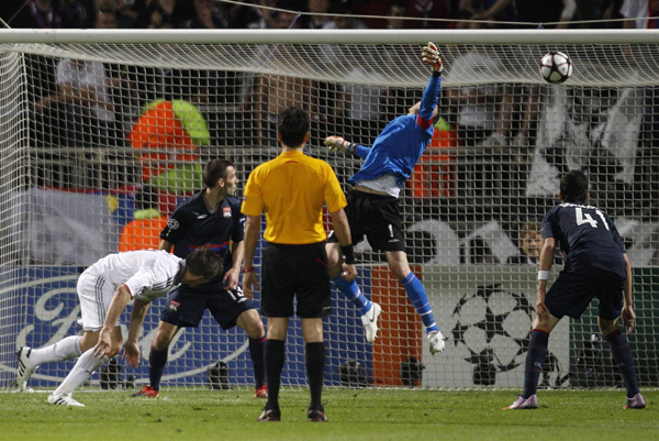 歐冠：拜仁3:0完勝里昂進(jìn)決賽 奧利奇上演帽子戲法