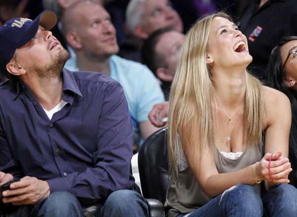 NBA：科比父母與眾明星現場助陣 湖人主場輕取雷霆