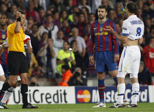 歐冠：10人國米0:1小負巴薩仍晉級 時隔38年進決賽