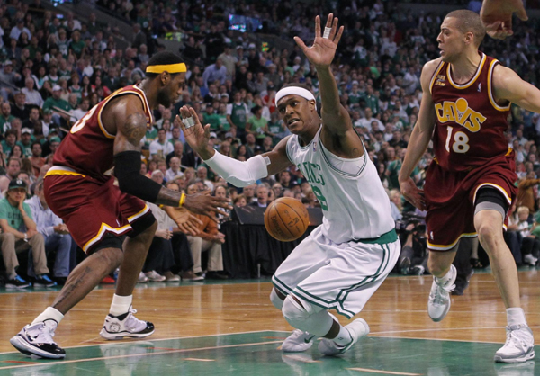 NBA：隆多力壓詹姆斯 凱爾特人勝騎士扳成2:2