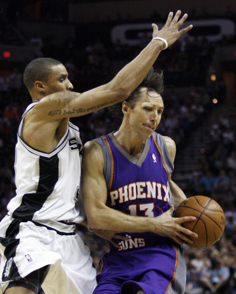 NBA：“獨(dú)眼”納什帶太陽率先晉級(jí) 馬刺被0:4橫掃