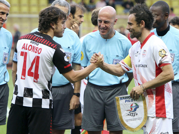 F1明星車手參加足球慈善賽 籌款幫助世界兒童