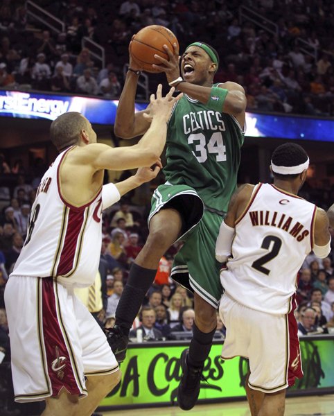 NBA：詹姆斯如同夢游騎士慘敗32分 綠衫軍3:2領(lǐng)先