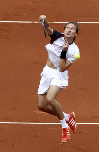 馬德里賽：納達爾苦戰過關 小威遭逆轉出局