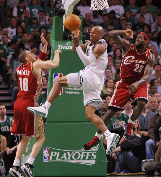 NBA：詹姆斯三雙騎士黯然出局 綠衫軍4:2晉級戰魔術