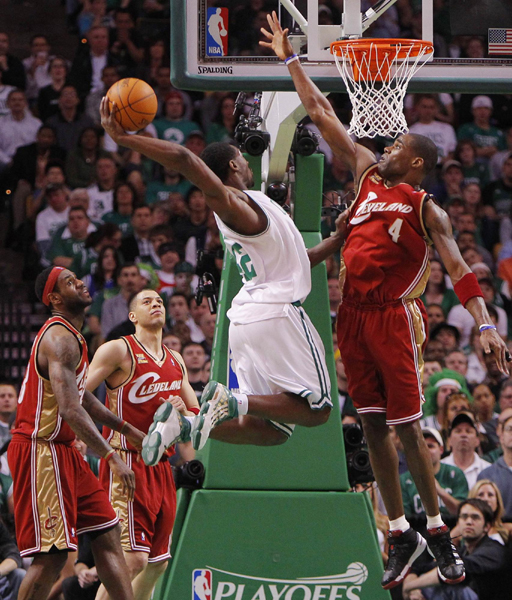 NBA：詹姆斯三雙騎士黯然出局 綠衫軍4:2晉級戰魔術