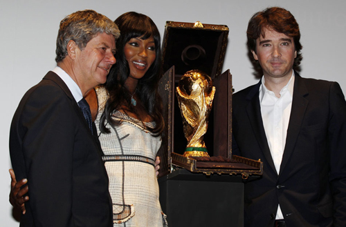 坎貝爾揭曉大力神杯頂級名牌外套