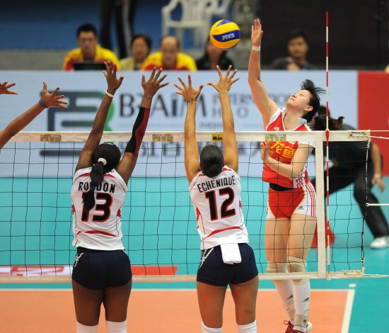 女排精英賽：中國隊3:0完勝多米尼加