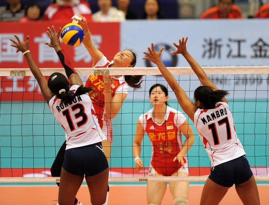 女排精英賽：中國(guó)隊(duì)3:0完勝多米尼加
