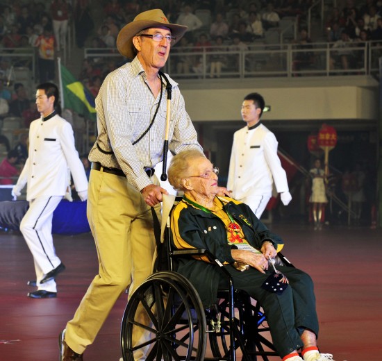 世界元老乒乓球錦標賽開幕 百歲老人“快樂乒乓”