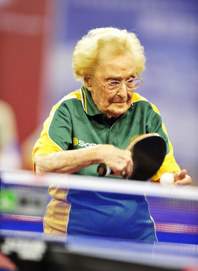 世界元老乒乓球錦標賽開幕 百歲老人“快樂乒乓”
