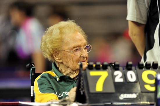 世界元老乒乓球錦標賽開幕 百歲老人“快樂乒乓”