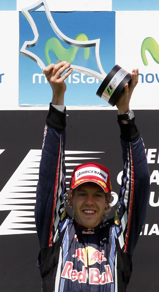 F1歐洲站：維泰爾亂中奪冠 漢密爾頓被罰仍獲亞軍