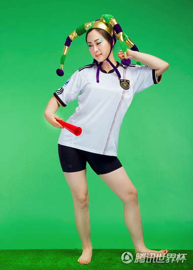 芙蓉姐姐化身瘋狂球迷大展身材