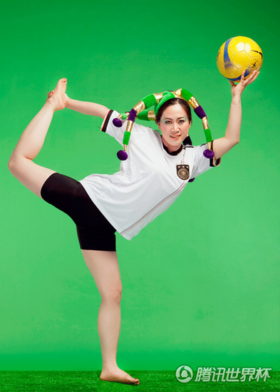 芙蓉姐姐化身瘋狂球迷大展身材