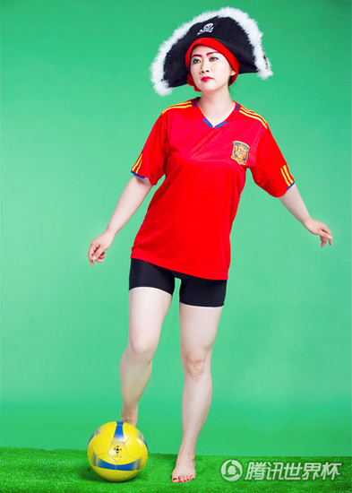 芙蓉姐姐化身瘋狂球迷大展身材