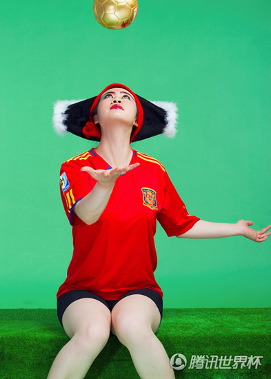 芙蓉姐姐化身瘋狂球迷大展身材