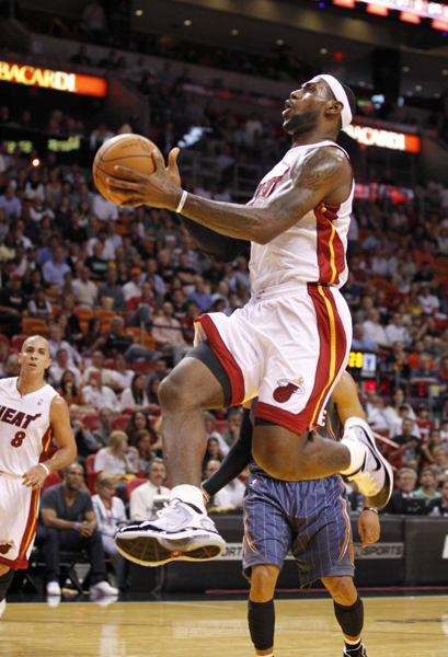 季前賽：詹姆斯復出貢獻33分 熱火末節崩潰遭山貓翻盤