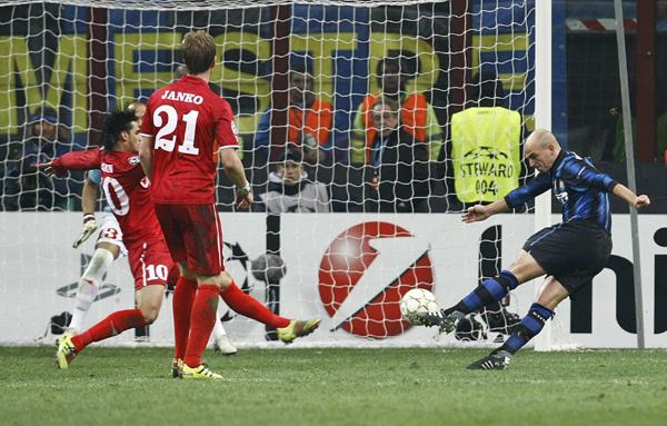 歐冠：國(guó)米終止五場(chǎng)不勝 巴薩奪小組頭名