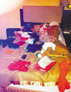 走進(jìn)中國(guó)女足隊(duì)員閨房 床上布滿(mǎn)衣服化妝品