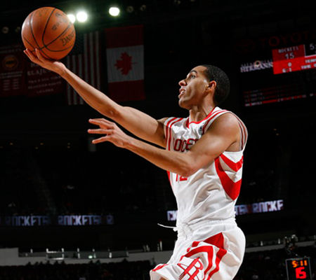 火箭爆冷負狼隊 勒夫連續38場兩雙超KG