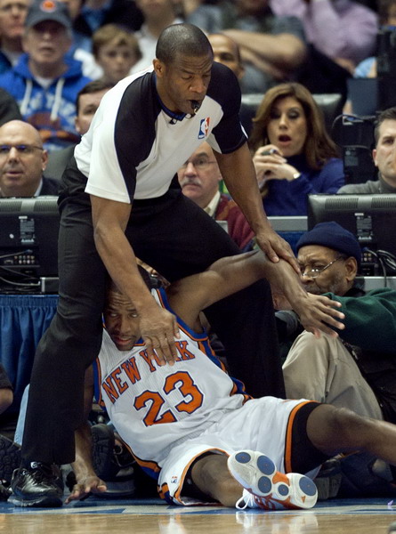 小斯23分尼克斯主場落敗 格里芬21分快船復(fù)仇