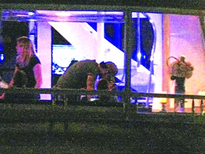 帕克前妻與新歡游艇激吻