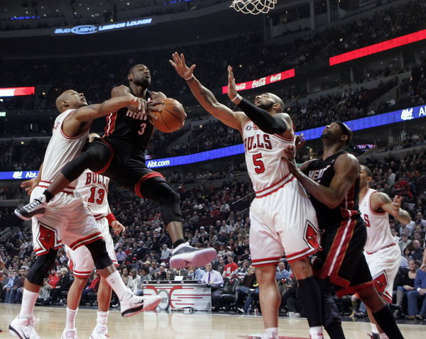 公牛主場經過激戰以93：89力擒熱火