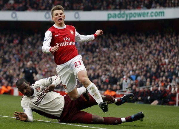 英超：沙皇絕殺遭吹+點(diǎn)球漏判 阿森納主場(chǎng)狂攻憾平