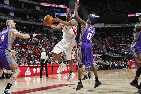 納什鉆石缺席火箭險(xiǎn)勝太陽(yáng) 馬丁23分