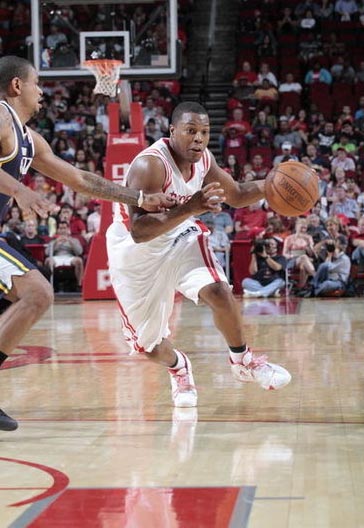 洛瑞生涯首取三雙 火箭擒爵士升至西部第9位