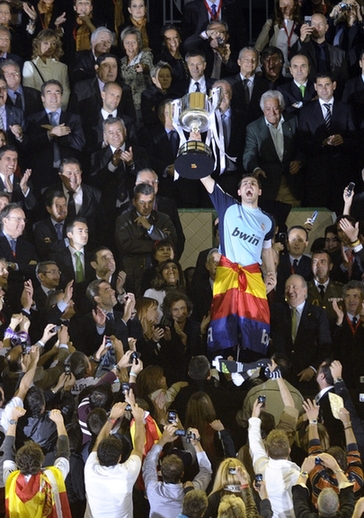 高清-C羅加時(shí)絕殺 皇馬1-0勝巴薩時(shí)隔18年奪冠