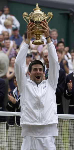小德終結費納8年壟斷 溫網首度折桂慶祝登頂世界第一