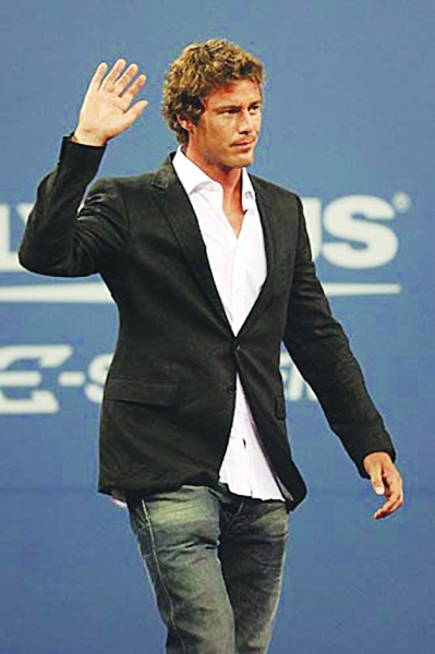 薩芬當(dāng)選杜馬議員 體壇帥哥美女閃耀政壇