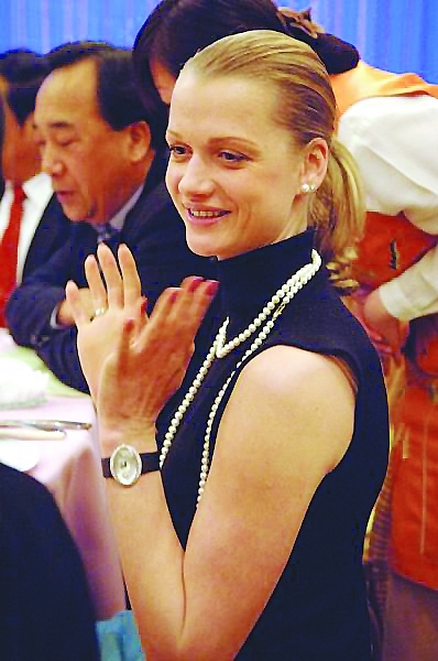 薩芬當(dāng)選杜馬議員 體壇帥哥美女閃耀政壇