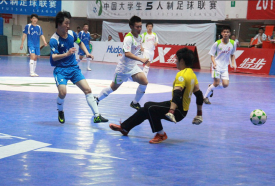 特步大五聯(lián)賽北大區(qū)賽四強(qiáng)誕生 五人足球風(fēng)行校園