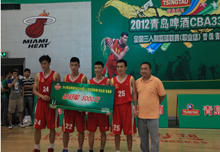 巴蒂爾助威CBA33 共飲青島啤酒歡樂收徒