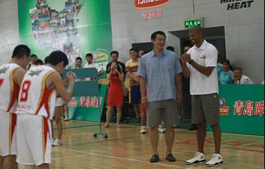 巴蒂爾PK“歪脖子機槍”青島啤酒CBA33現(xiàn)場收徒