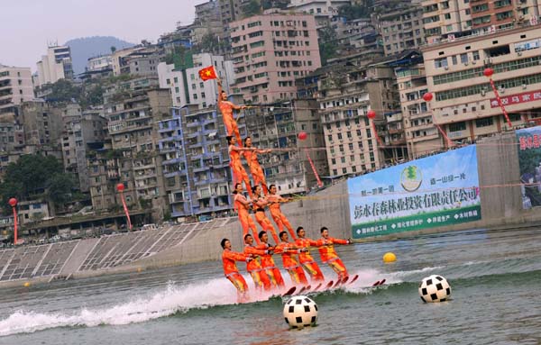 2012中美澳藝術(shù)滑水對抗賽彭水開戰(zhàn) 中國隊領(lǐng)跑首天比賽