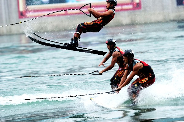 2012中美澳藝術(shù)滑水對抗賽彭水開戰(zhàn) 中國隊領(lǐng)跑首天比賽